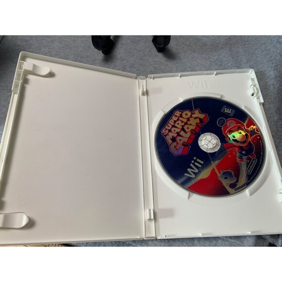Super Mario Galaxy Wii Game Complete Case & Manual 2010 - Picture 3 of 5